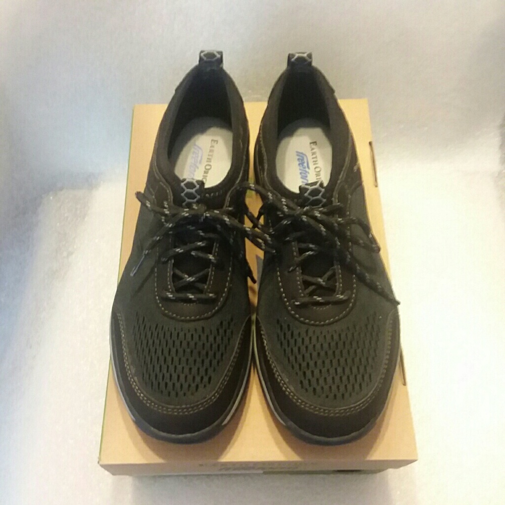 NIB Earth  origins Freeform Cruise Black  Size 7